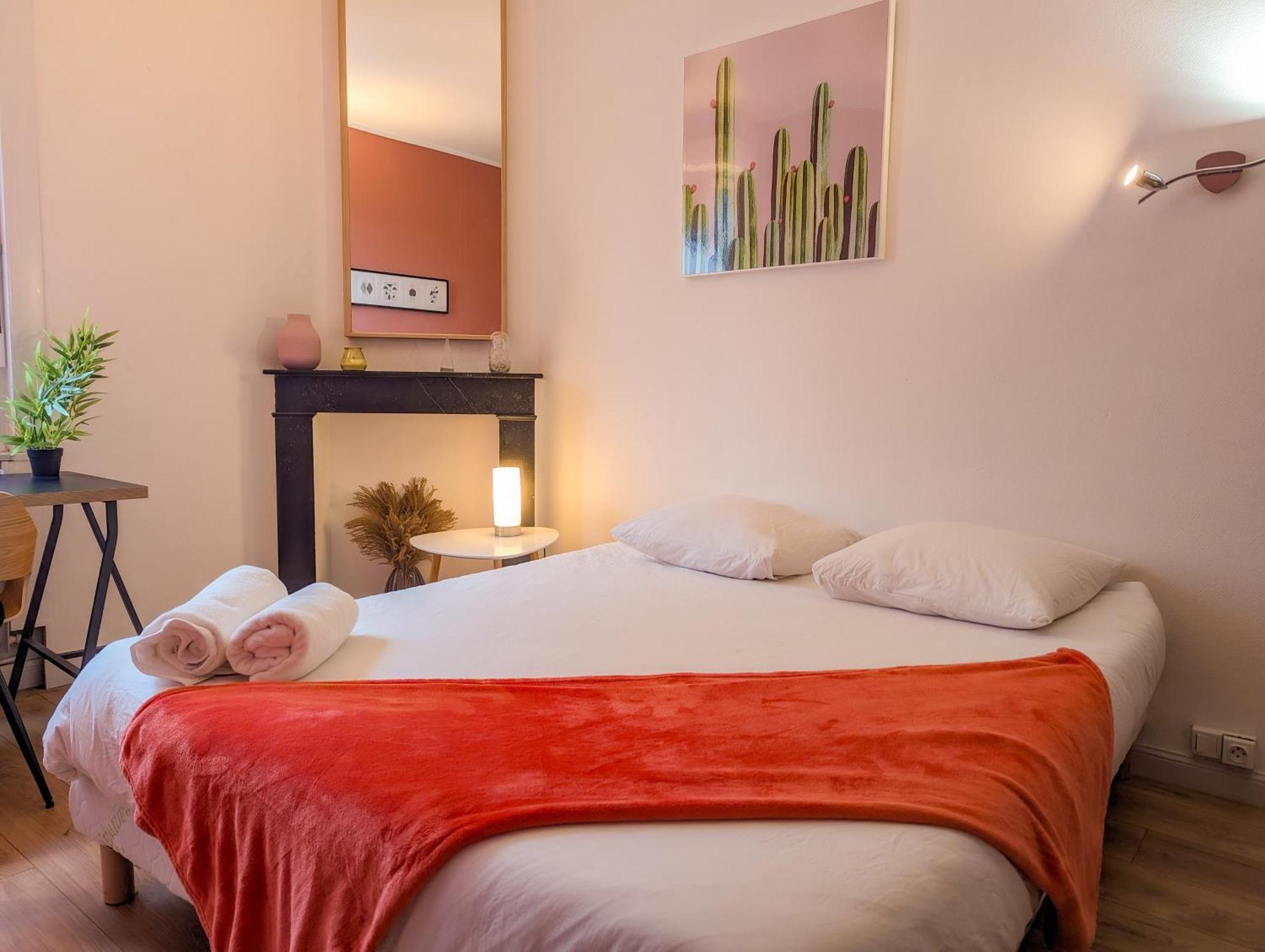 Le Cocon Bleu - Appartement Calme - Parking Gratuit - Fibre Arras Buitenkant foto